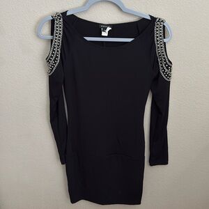 Nikibiki Dress with Shoulder Cutout Bundle